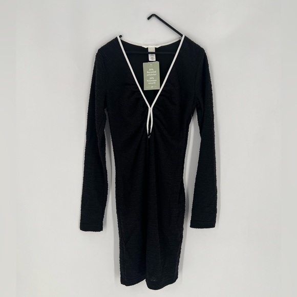 H&M Dresses & Skirts - H&M Keyhole Detail Textured Boucle Deep V Long Sleeve Dress